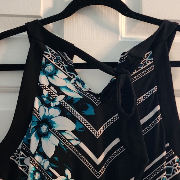 Gorgeous White House Black Market Tunic w/Teal floral print & Black - Picture 5 of 5